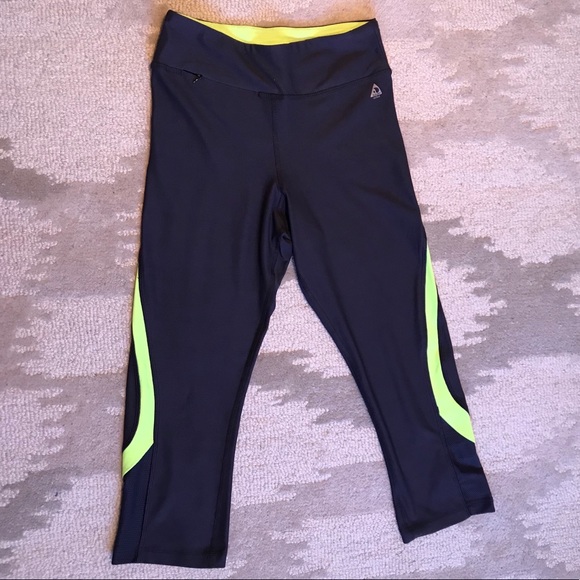 3-Piece Zuzuzen Workout Set - Legging, Tank, Bra - Picture 4 of 8